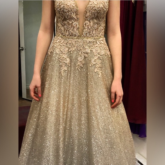 Prom dress - Picture 7 of 9